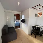 Casa Terceiro Piso, Meio De Varias Praias