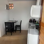Casa Terceiro Piso, Meio De Varias Praias