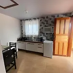 Casa Terceiro Piso, Meio De Varias Praias
